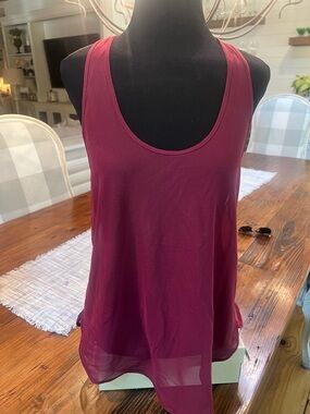 Lululemon Women's Maroon Sleeveless Scoop Neck Tank Top